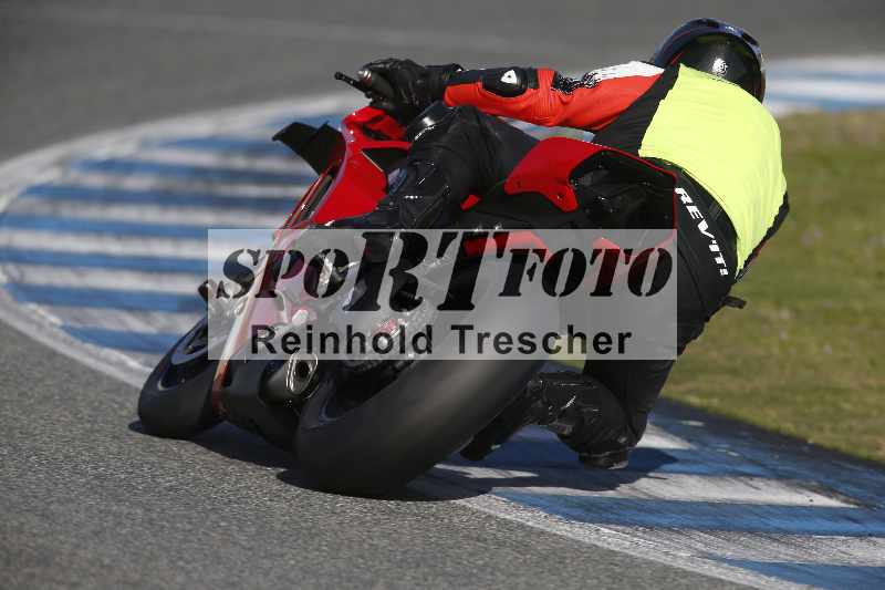 /Archiv-2024/02 29.01.-02.02.2024 Moto Center Thun Jerez/Gruppe rot-red/backside